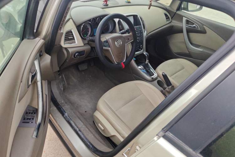 Used Buick GT 2013 GT 1.6L Automatic Fashion Edition Driver Seat