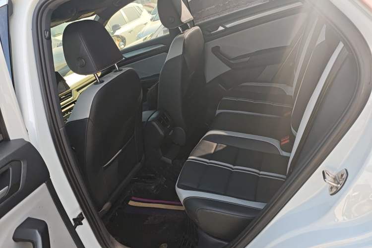 Used Volkswagen T-ROC 2023 300TSI DSG Two-Wheel-Drive Chen Guang Edition