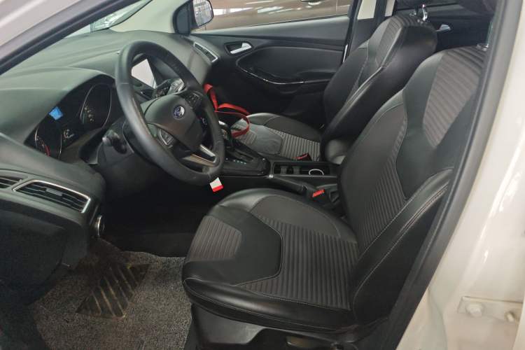 Used Ford Focus 2017 Sedan 1.6L Automatic Fashion Edition Smart Drive Version
