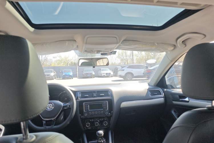 Used Volkswagen Sagitar 2015 1.6L Manual Comfort Model Headliner