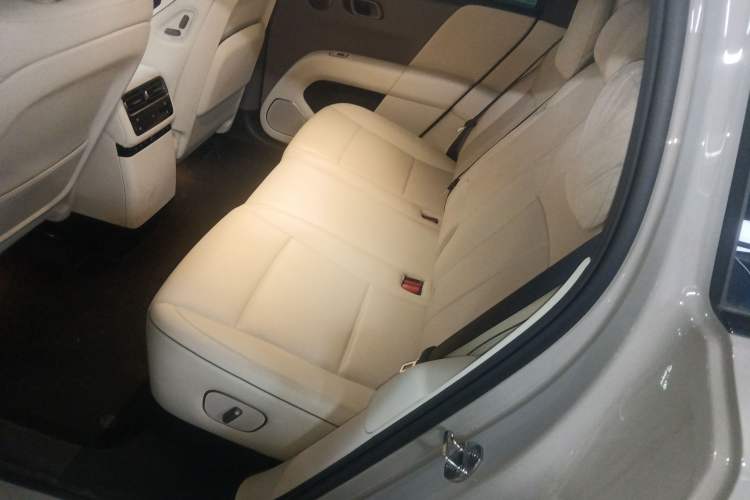 Used Li Auto i6 2025 Model Two-Wheel-Drive Standard Type
