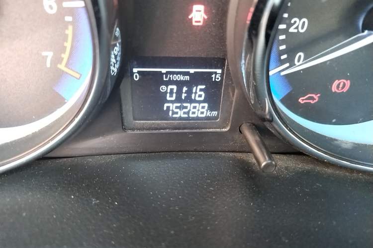 Used Cowin C3 2015 1.5L Manual Gold Diamond Edition
