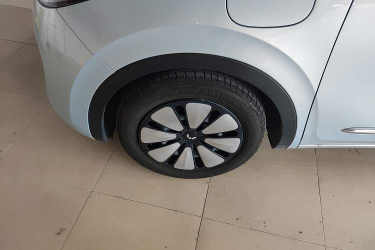 Used Wuling Bingo 2025 410 km Lingxi Deluxe Edition Left Front Wheel Hub