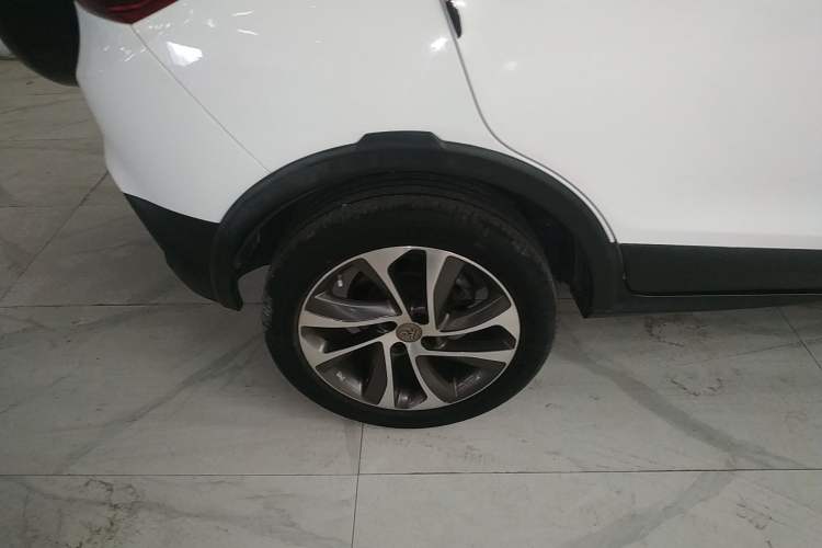 Used BYD Yuan 2017 1.5L Manual with Panoramic Sunroof