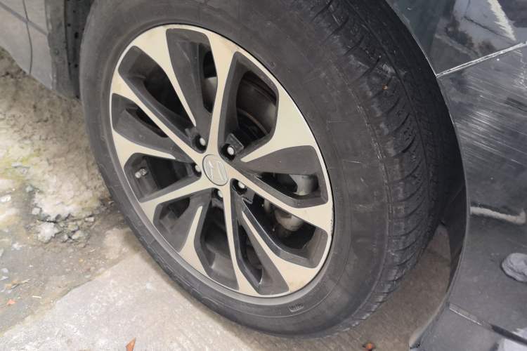 Used Honda Avancier 2017 240TURBO Two-Wheel Drive Premium Edition Right Front Wheel Hub