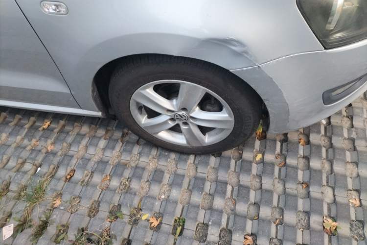 Used Volkswagen Polo 2011 1.6L Manual ZhiShang Edition
