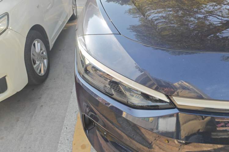 Used Volkswagen ID.7 VIZZION 2024 AIR model Right Front Headlight