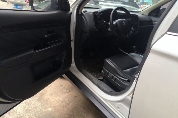 Used Mitsubishi Outlander 2019 2.4L 4x4 Zhi Xiang Edition 7 Seats China VI Standard