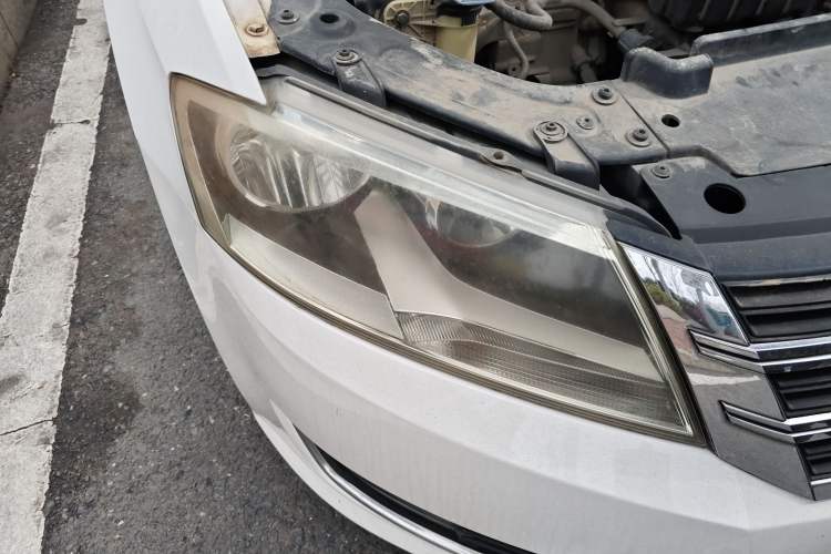 Used Volkswagen Lavida 2013 1.6L Automatic Comfort Edition Right Front Headlight