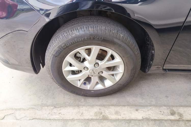 Used Nissan Sunny 2015 1.5XE Manual Comfort Edition Left Front Wheel Hub