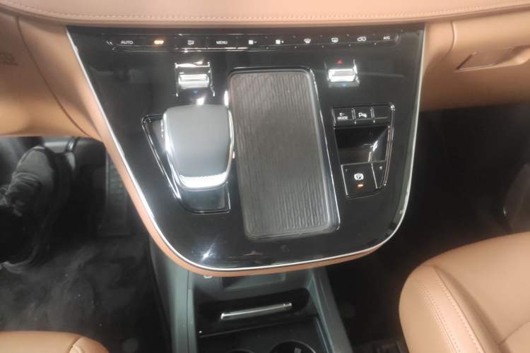 Used Hongqi HQ9 PHEV 2024 2.0T Four-Wheel Drive Business Edition Gear Lever