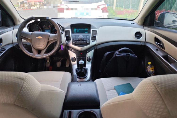 Used Chevrolet Cruze 2015 1.5L Classic SL MT Center Console