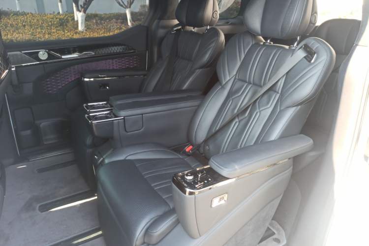 Used Zeekr 009 2022 WE Edition Interior 4