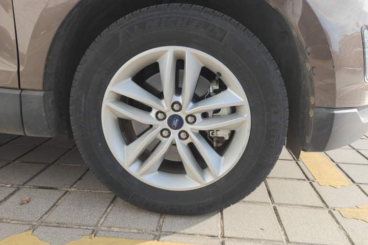 Used Ford Edge 2018 EcoBoost 245 Two-Wheel-Drive Platinum Edition 5 Seats