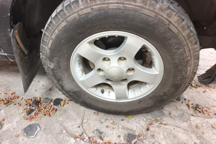 Used JMC Baodian 2016 2.8T New Value-Added Diesel Two-Wheel Drive Extended Cargo Basic Version JX493ZLQ4F Right Front Wheel Hub