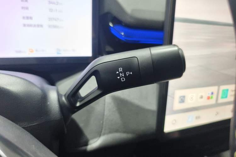 Used Lynk & Co 08 EM-P 2025 120km Long-Range Pro Gear Lever
