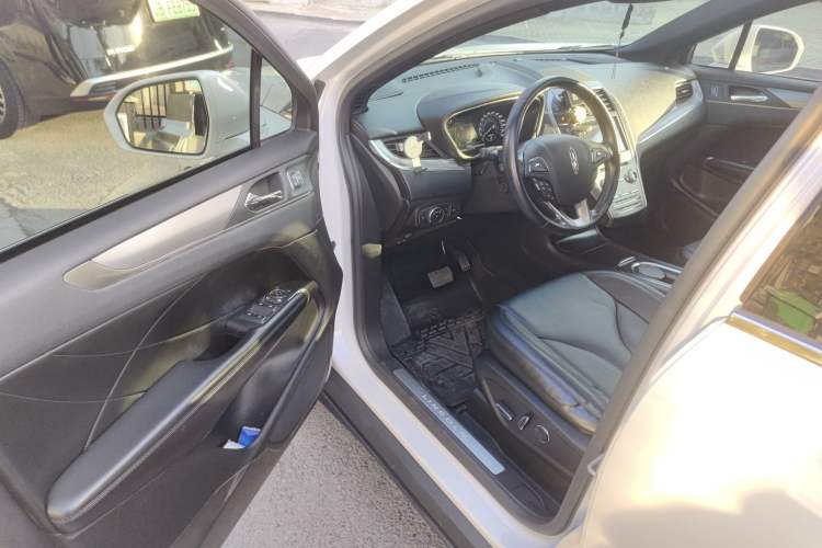 Used Lincoln MKC 2016 2.0T Two-Wheel Drive Deluxe Edition
