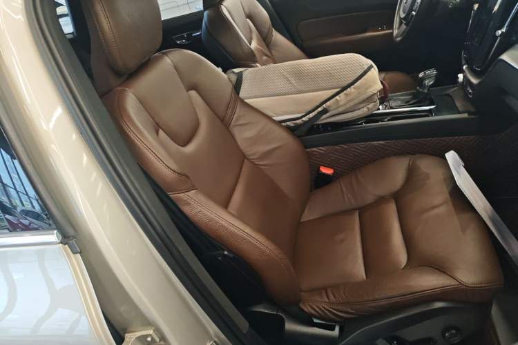 Used Volvo XC60 2021 T5 4x4 Smart Luxury Edition