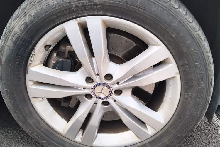 Used Mercedes-Benz M-Class 2012 ML 350 Sport Edition Right Front Wheel Hub