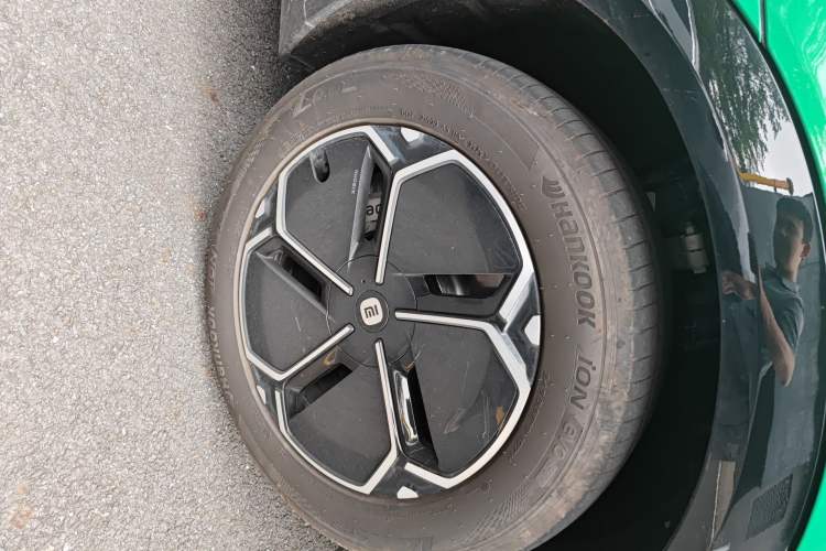 Used Xiaomi Auto YU7 2025 Ultra-Long Range Rear-Wheel Drive Version Right Front Wheel Hub