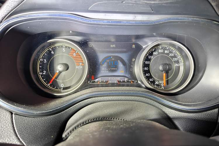 Used Jeep Cherokee 2019 2.0T Four-Wheel Drive Explorer Edition China VI Emission Standard Instrument Cluster