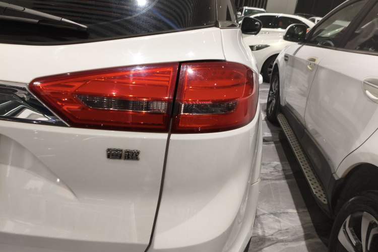 Used Geely Auto Emgrand X7 Sport 2016 1.8TD Automatic ZhiZun Version Right Rear Taillight