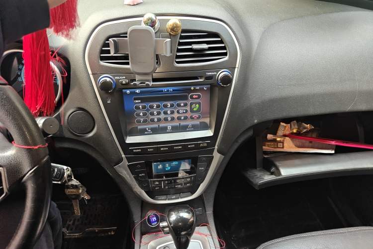 Used GAC Trumpchi GS5 2013 1.8T Automatic Two-Wheel Drive Elite Edition Audio And AC Panel