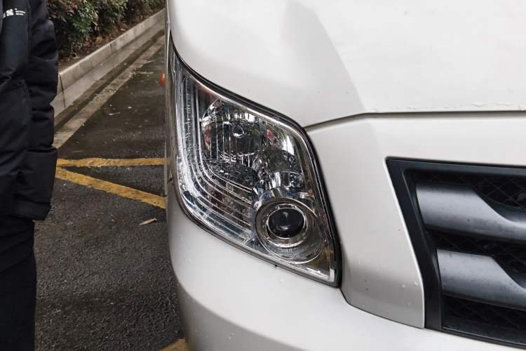 Used Foton Toano 2024 Urban Edition Multi-Function 2.0T Manual Short Wheelbase Mid-Height Rear Single Tire – Available in 5/6/9-Seater Configurations
