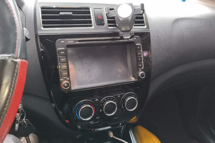 Used FORTHING Joyear X5 2013 1.6L Manual Luxury Model China IV Standard
