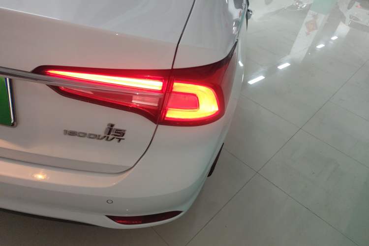Used Roewe i5 2020 1.5L Automatic 4G Connect Luxury Flagship Edition
