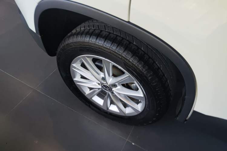 Used Volkswagen Tiguan L 2017 300TSI Automatic Two-Wheel Drive Silk Road Comfort Edition