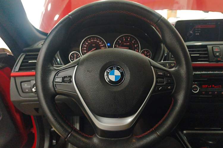 Used BMW 4 Series 2014 420i Convertible Sports Design Package Steering Wheel