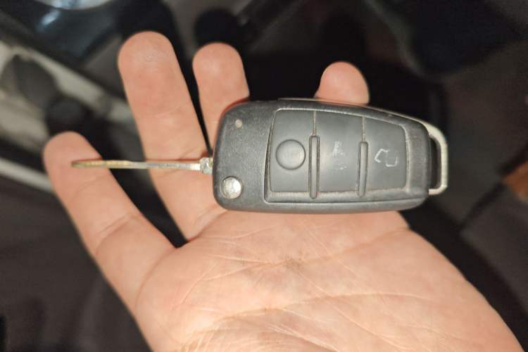 Used Dongfeng Yufeng EM26 2023 Standard Edition 41.472 kWh Henan Lithium Power Vehicle Key