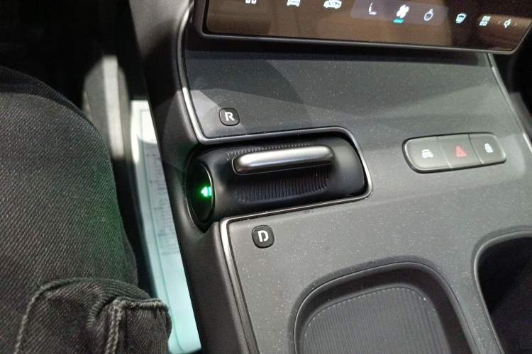 Used Nio ET5 2024 75 kWh Gear Lever