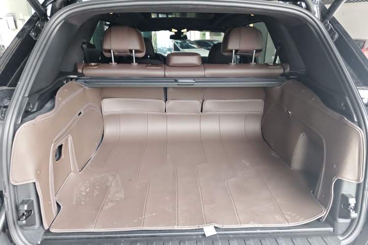 Used BMW X5 2022 Restyled xDrive 40Li M Sport Package Trunk