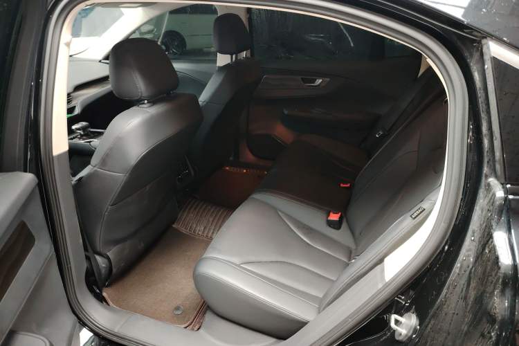 Used Hongqi E-QM5 2022 431 km Charge & Enjoy Edition