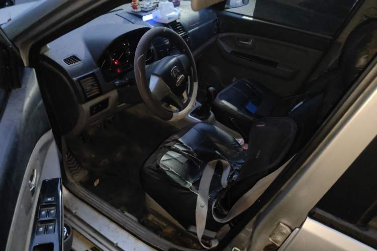 Used BAIC Weiwang M20 2014 1.5L practical type BJ415A Driver Seat