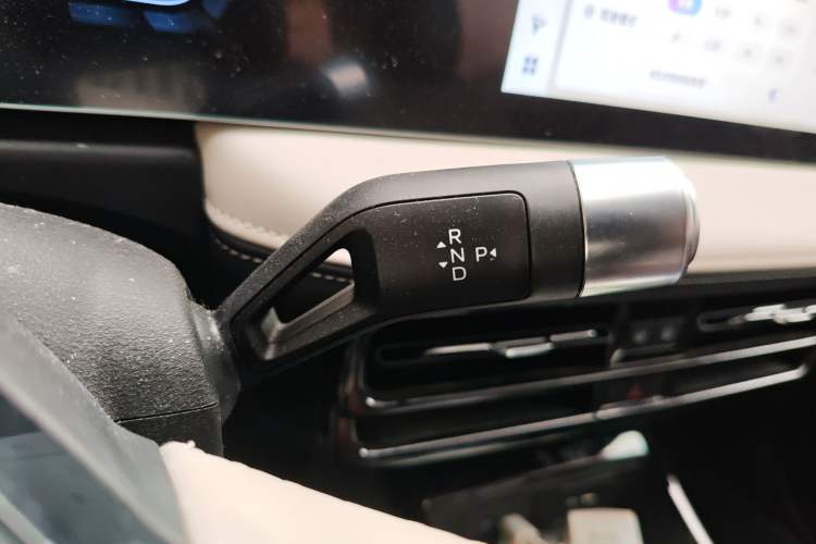 Used Geometry E Firefly 2024 401 km Fluorescent