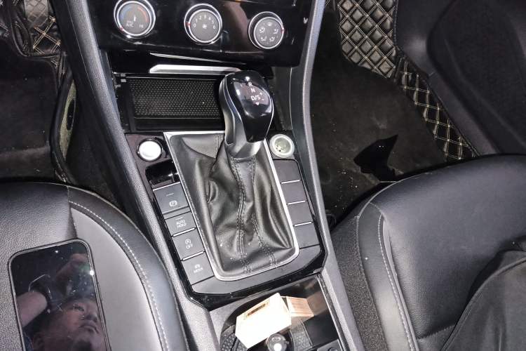 Used Volkswagen Sagitar 2020 280TSI DSG Comfort Version China VI Standard Gear Lever