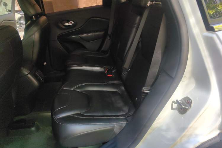 Used Jeep Cherokee 2017 2.0L Superior Edition