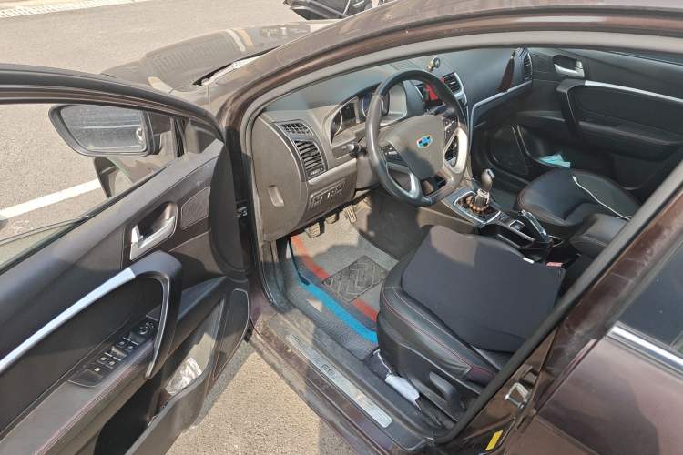 Used Geely Auto Emgrand 2015 Sedan 1.5L Manual - Top Trim Level
