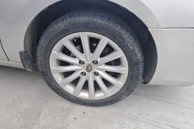 Used Dongfeng Aeolus H30 2010 1.6L Automatic ZunYa Trim