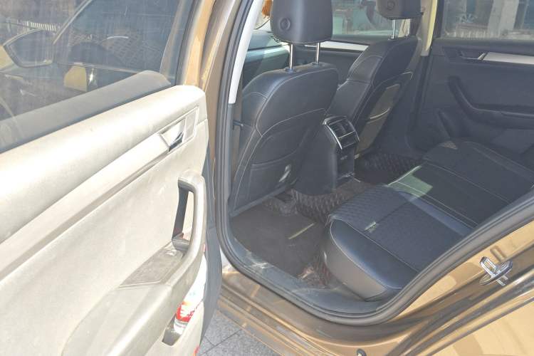 Used Skoda Superb 2018 TSI280 DSG Comfort Edition China V Standard Left Rear Seat