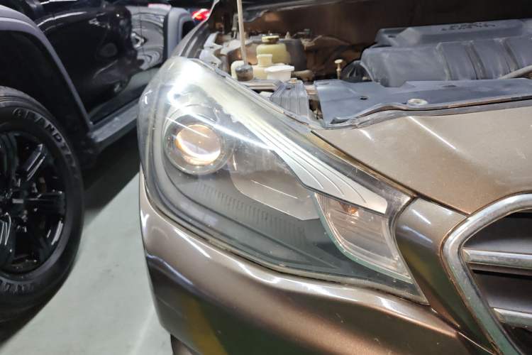 Used Soueast V5 Lingzhi 2015 Plus 1.5L Manual Smart Edition Right Front Headlight