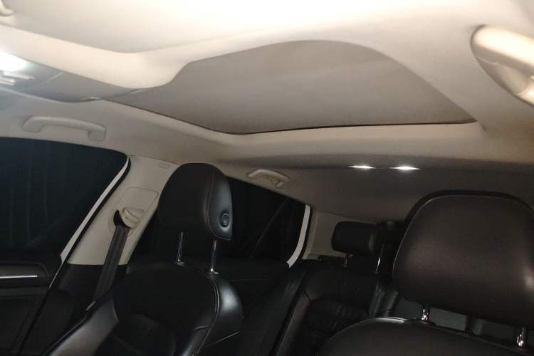 Used Volkswagen Golf 2015 1.4TSI Automatic Luxury Model Headliner