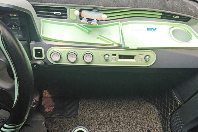 Used Wuling Hongguang MINIEV 2022 Macaron Premium Model – Lithium Ternary Battery Audio And AC Panel