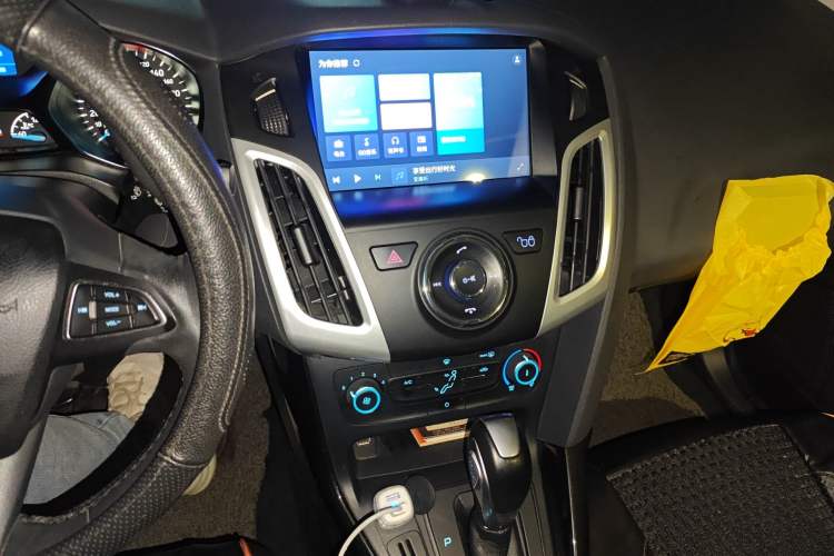 Used Ford Focus 2018 Sedan Classic 1.6L Automatic Trendy SmartDrive Edition Audio And AC Panel