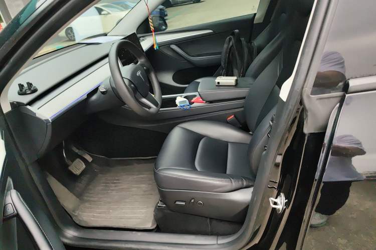 Used Tesla Model Y 2023 Rear-Wheel-Drive Version Left Front Seat