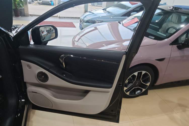 Used AION V 2024 Aion Tyrannosaurus 650 LiDAR Edition
