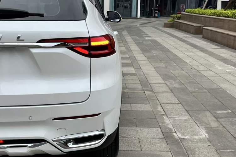 Used Haval F7 2021 1.5T Two-Wheel Drive iXuan Right Rear Taillight